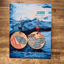   Kék piros leveles BOHOdesign aszimmetrikus fülbevaló - idézetes csomagolásban